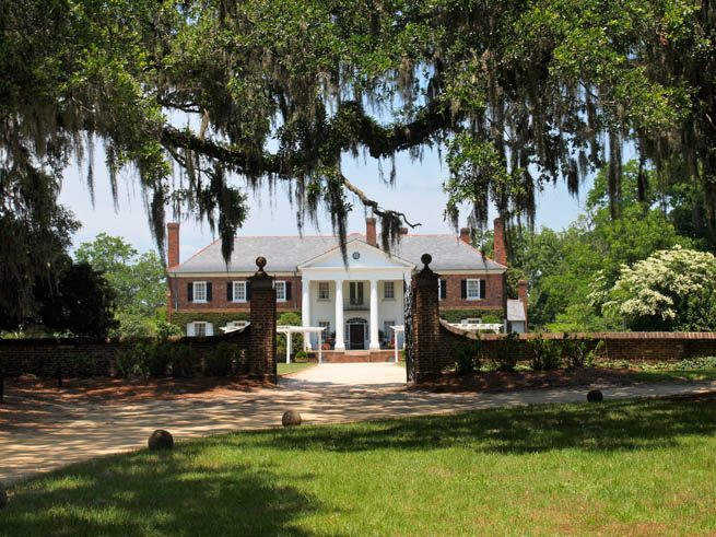 Charleston, South Carolina is known for its historic distric, city market, Fort Sumter, Isle of Palms and Boone Hall Plantation